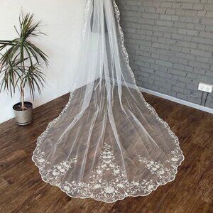 NWT Cathedral Wedding Veil Lace Edge Royal Flower Leaves 140" White